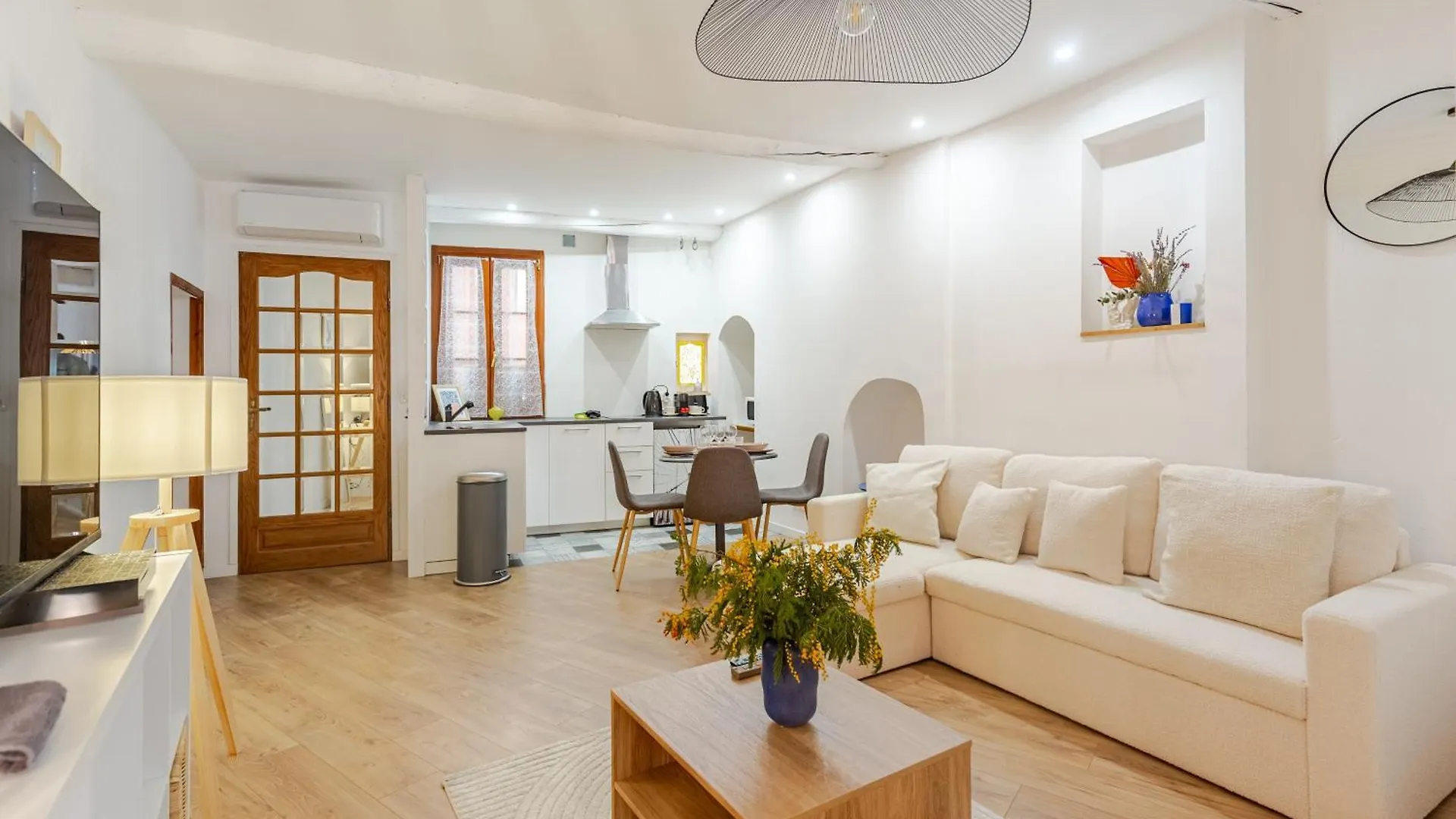 Cocon Charmant Et Paisible Au Coeur Du Vieux نيس شقة